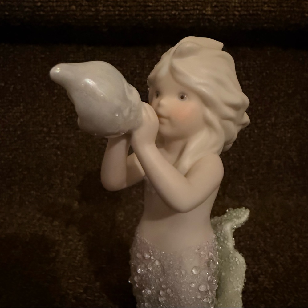 Coral Kingdom Shimmering Mermaid “Aria” - Picture 4 of 5